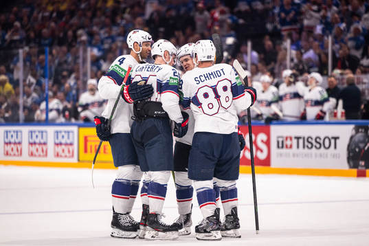 Karson Kaulman of USA celebrate with teammates