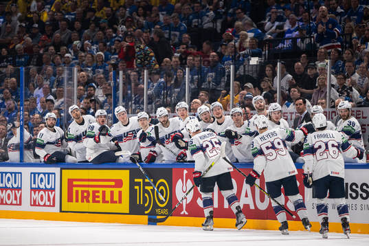 Karson Kaulman of USA celebrate with teammates