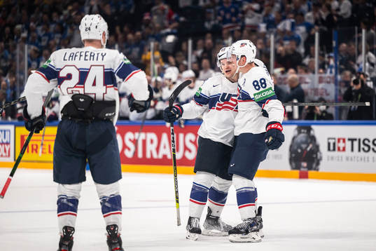Karson Kaulman of USA celebrate with teammates