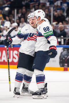 Karson Kaulman of USA celebrate with teammates