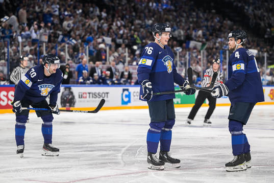 Jere Sallinen och Mikko Lehtonen of Finland looks dejected