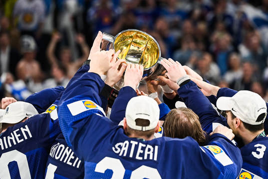 Players of Finland celebrating with the cup