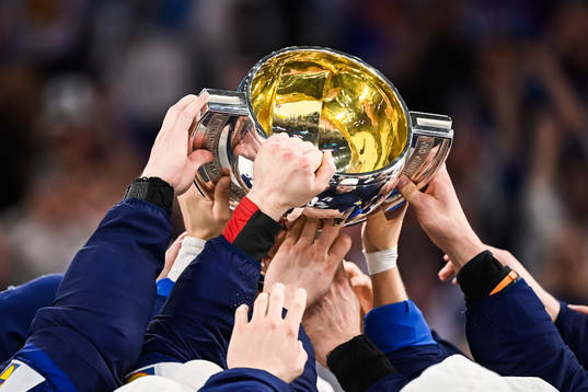Players of Finland celebrating with the cup