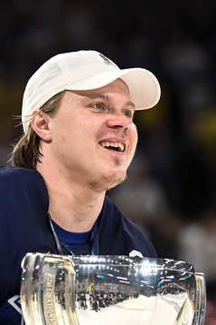 Mikael Granlund of Finland celebrate with the trophy