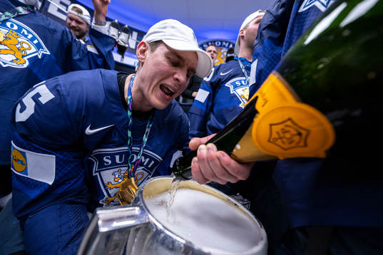 Valtteri Filppula of Finland celebrate in the locker room