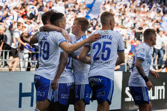 IFK Norrköpings Christoffer Nyman jublar med lagkamrater
