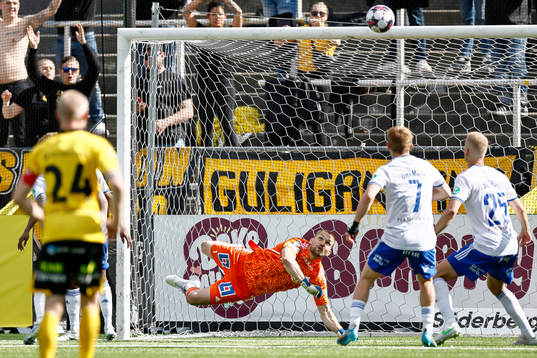 Räddning av IFK Norrköpings målvakt Oscar Jansson