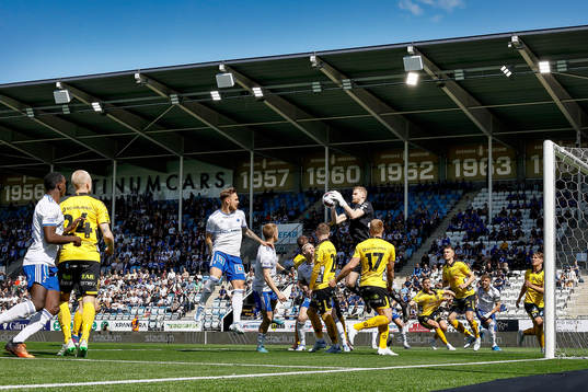 Räddning av Elfsborgs målvakt Tim Rönning