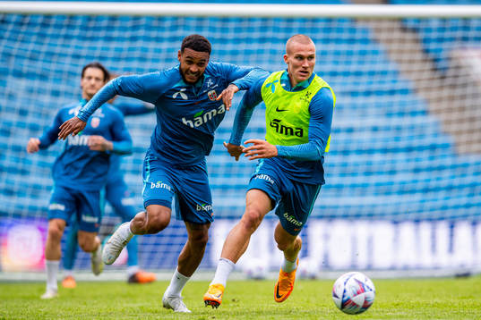 Joshua King and Leo Østigård of the Norwegian national