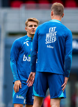 Martin Ødegaard talks to Alexander Sørloth of the