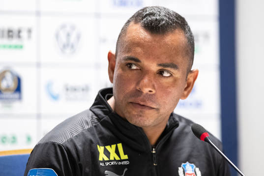 Helsingborgs tränare Alvaro Santos deppar