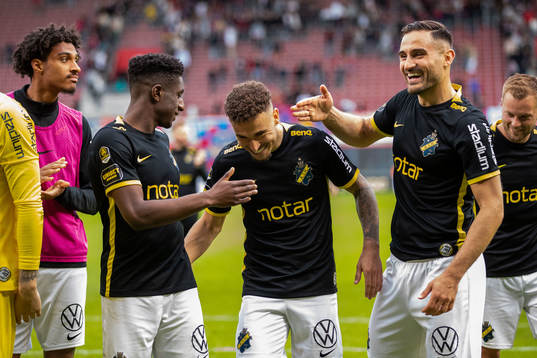 s Jordan Larsson jublar