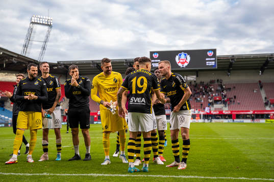 s målvakt Kristoffer Nordfeldt, Jordan Larsson och