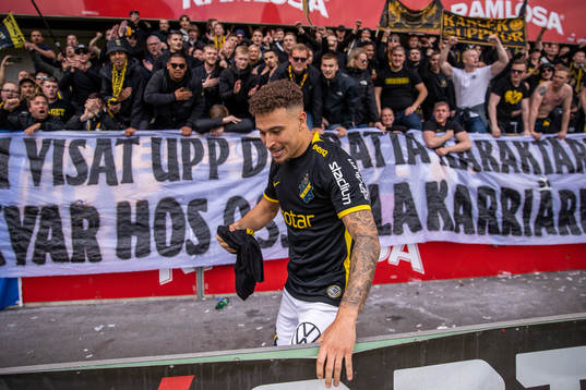 s Jordan Larsson jublar