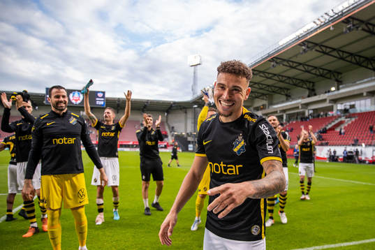 s Jordan Larsson jublar