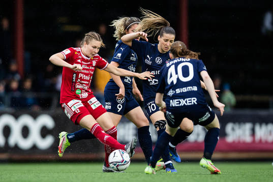 Piteås Fanny Andersson och FC Rosengårds Jelena Cankovic
