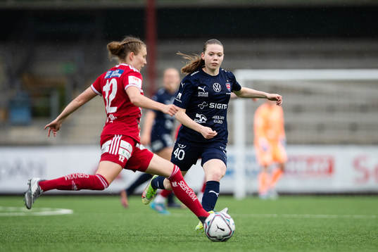 Piteås Fanny Andersson och FC Rosengårds Bea Sprung