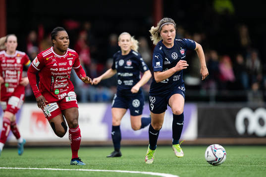 Piteås Faith Ikidi Michael och FC Rosengårds Loreta