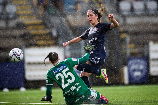 Piteås målvakt Amanda McGlynn och FC Rosengårds Loreta
