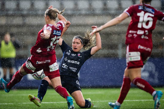 Piteås Ellen Löfqvist och FC Rosengårds Loreta Kullashi