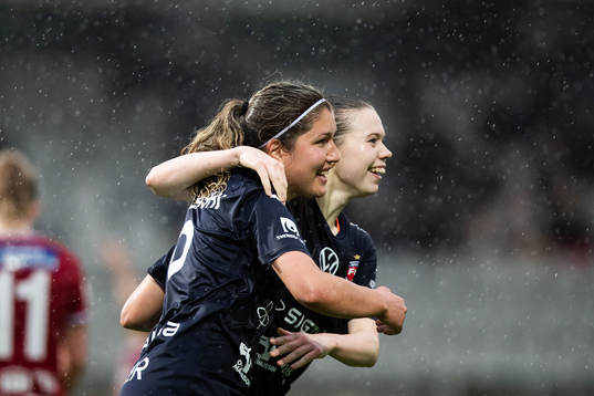 FC Rosengårds Loreta Kullashi jublar