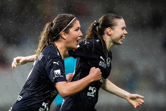 FC Rosengårds Loreta Kullashi jublar