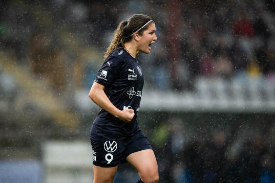 FC Rosengårds Loreta Kullashi jublar