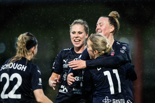 FC Rosengårds Stefanie Sanders jublar