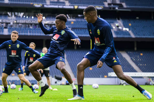Anthony Elanga and Alexander Isak of the Swedish national