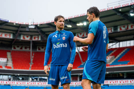 Stefan Strandberg and Sander Berge of the Norwegian