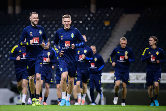 Alexander Milosevic and Viktor Gyökeres of the Swedish