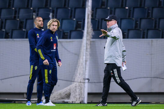 Robin Quaison, Emil Forsberg and head coach Janne Andersson