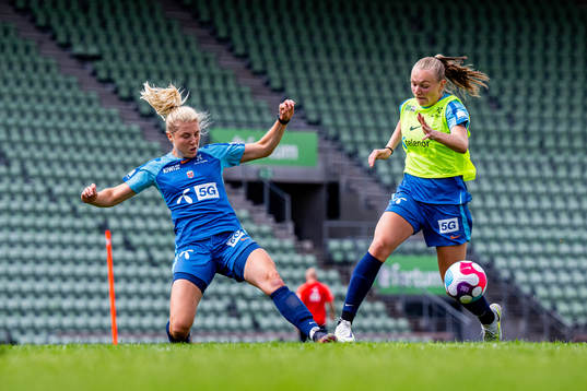 Sophie Roman Haug and Frida Maanum of the Norwegian women's