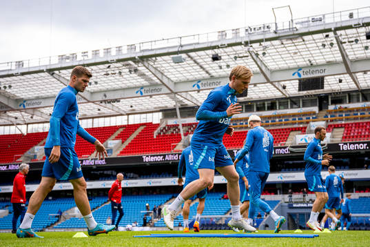 Alexander Sørloth and Mats Møller Dæhli of the Norwegian