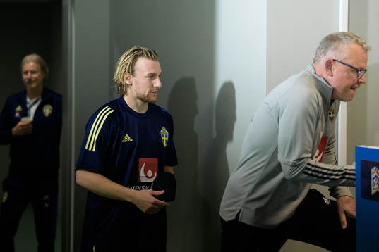 Emil Forsberg and head coach Janne Andersson of the Swedish