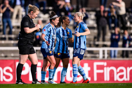 Djurgårdens Hayley Dowd jublar