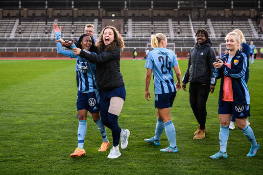 Djurgårdens Linda Maserame Motlhalo och Julia Walentowicz