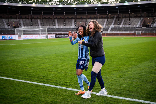 Djurgårdens Linda Maserame Motlhalo och Julia Walentowicz