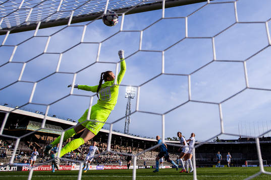 Kalmars målvakt Aubrei Corder släpper in 1-0 av