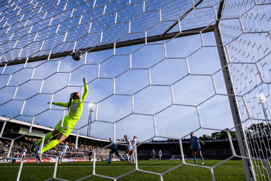 Kalmars målvakt Aubrei Corder släpper in 1-0 av