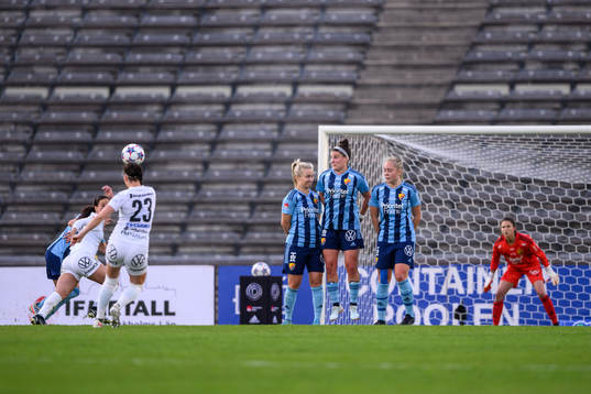 Djurgårdens Tove Almqvist, Hayley Dowd och Alice