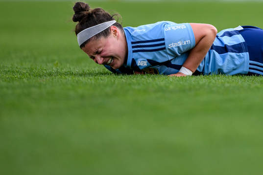 Djurgårdens Hayley Dowd har ont