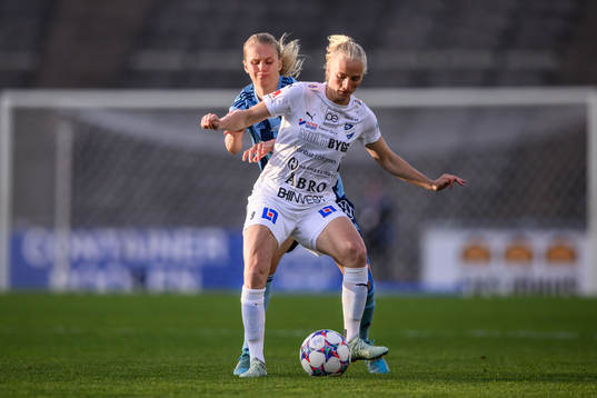 Djurgårdens Kamilla Lilhammer Karlsen och Kalmars Astrid