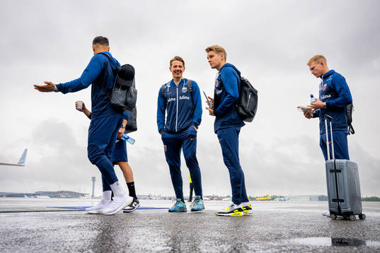 Sander Berge and Martin Ødegaard of the Norwegian national