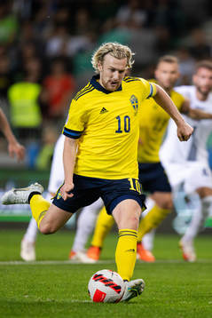 Emil Forsberg of Sweden scores the 0-1 goal