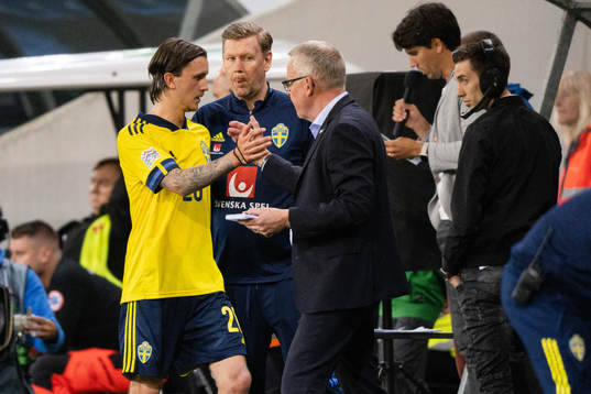 Kristoffer Olsson and head coach Janne Andersson of Sweden
