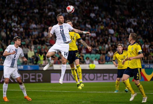 Jaka Bijol and Jasmin Kurtic of Slovenia abasing Alexander