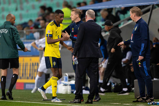 Alexander Isak and head coach Janne Andersson of Sweden