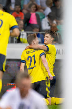 Dejan Kulusevski and Mattias Svanberg of Sweden celebrates