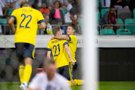 Dejan Kulusevski and Mattias Svanberg of Sweden celebrates